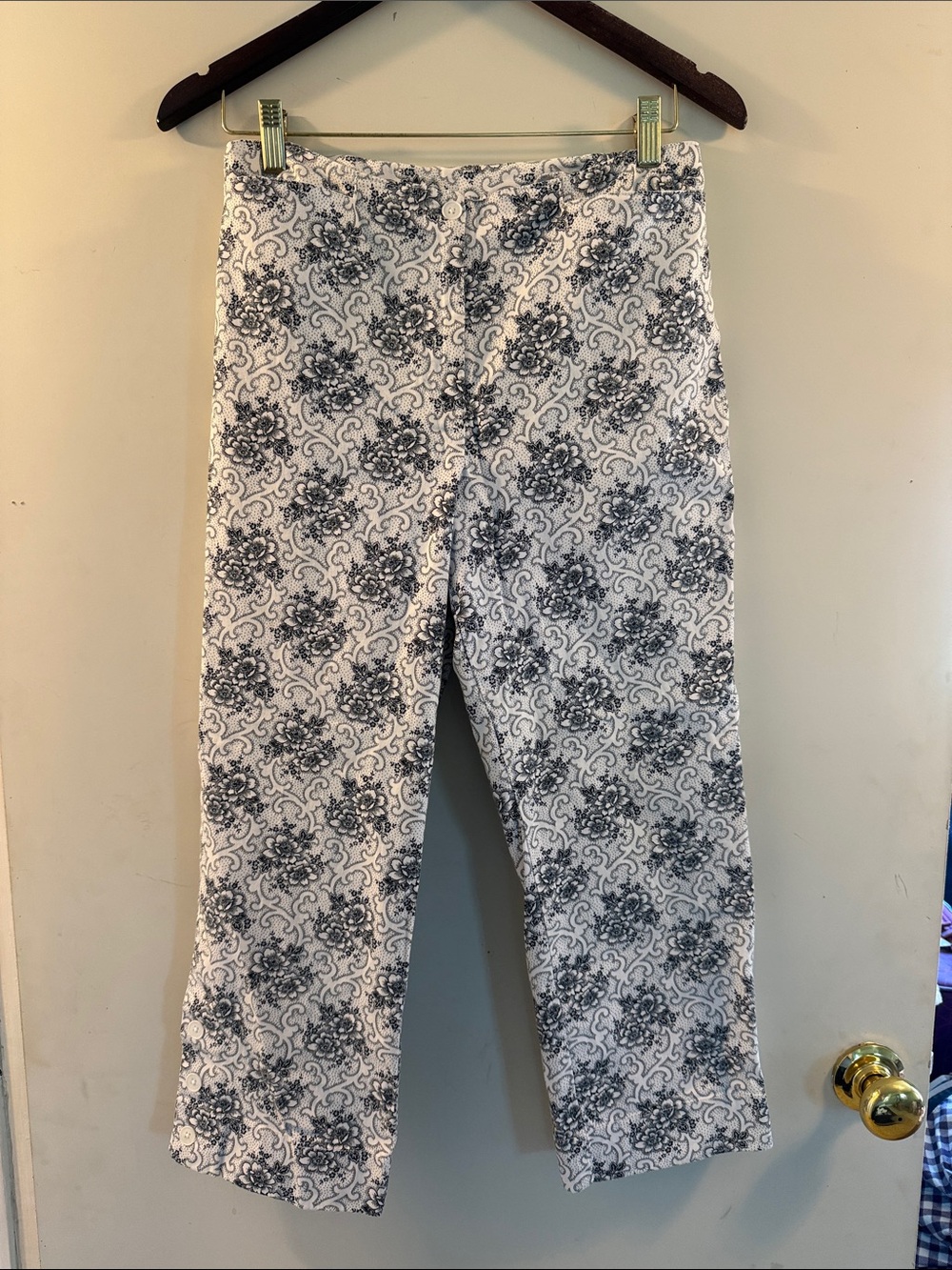 LOFT Women’s White & Black Paisley Floral Print Dress Ankle Pants Sz 4 EUC
